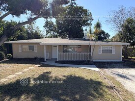 2310 Sandrala Dr in Sarasota, FL - Building Photo