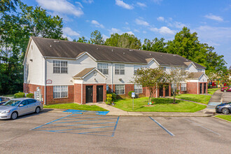 Pelican Bay in Baton Rouge, LA - Building Photo - Building Photo