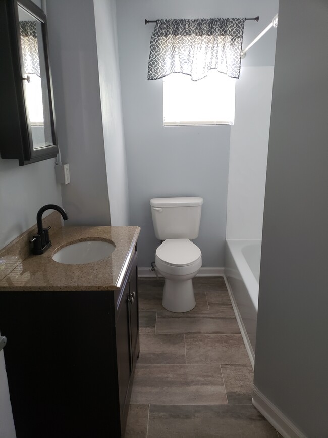 346 Day Ave SW, Unit Apt#B in Roanoke, VA - Building Photo - Building Photo