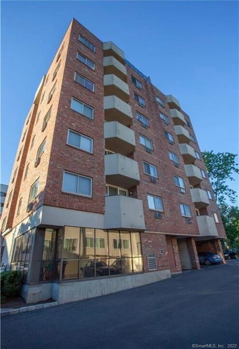 1611 Washington Blvd in Stamford, CT - Building Photo