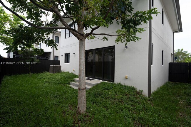 1159 NW 3rd St in Florida City, FL - Foto de edificio - Building Photo