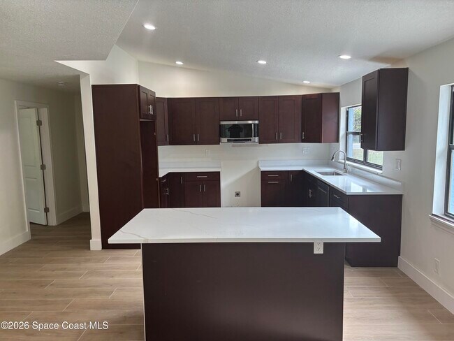 6335 S Tropical Trail in Merritt Island, FL - Building Photo - Building Photo