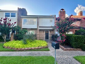 2456 Country Club Dr in Pearland, TX - Building Photo