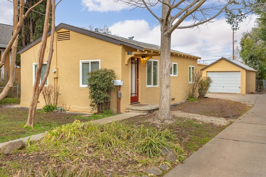 1174 Palm Ave in Chico, CA - Building Photo