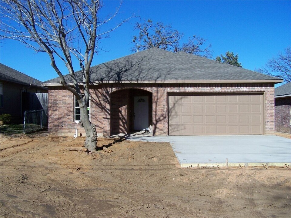 1013 Rice St in Denison, TX - Building Photo