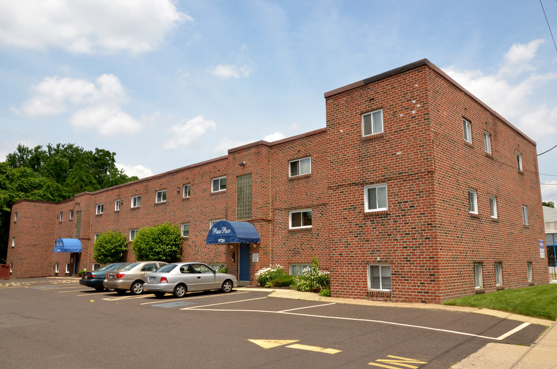 Plaza Place in Philadelphia, PA - Building Photo