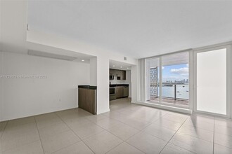 910 West Ave, Unit 1227 in Miami Beach, FL - Building Photo - Building Photo