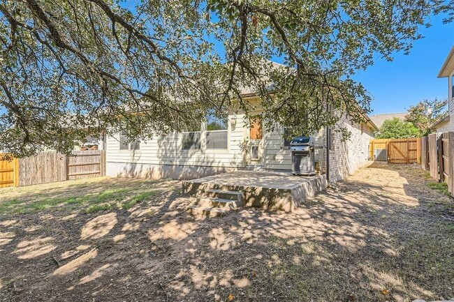 290 Maeves Way in Austin, TX - Building Photo - Building Photo