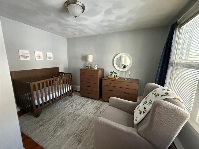 274 Waterman Ave in Smithfield, RI - Foto de edificio - Building Photo