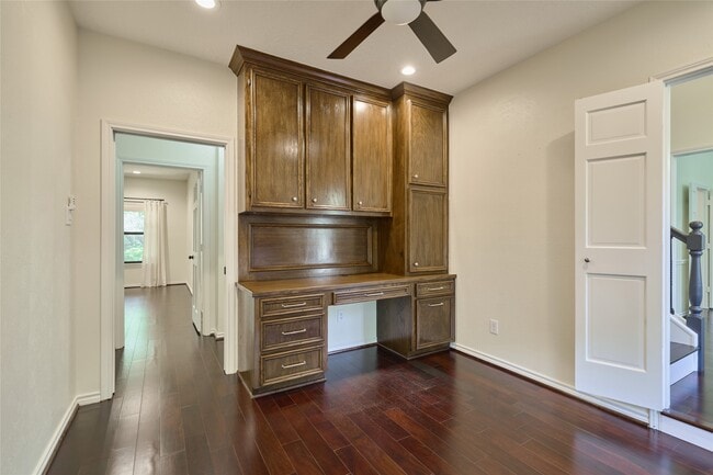 property at 6 Glen Canyon Pl