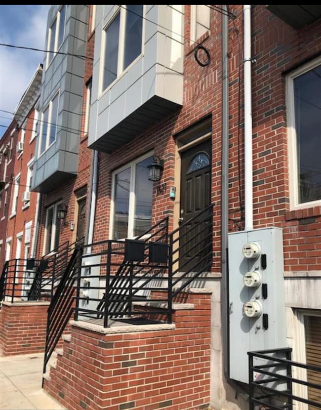 1621 Carpenter St, Unit Top Floors in Philadelphia, PA - Building Photo - Building Photo