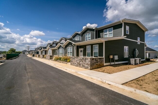 1520 Crownpoint Dr in Harrisonburg, VA - Building Photo - Building Photo