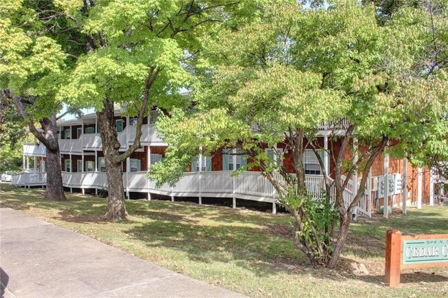 property at 944 N Storer Ave