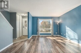 6 Henfield Ave in Ottawa, ON - Building Photo - Building Photo