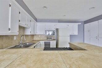 1045 Apollo Beach Blvd in Apollo Beach, FL - Building Photo - Building Photo