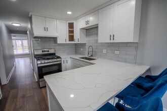 620 57th St, Unit 1 in Clarendon Hills, IL - Building Photo - Building Photo