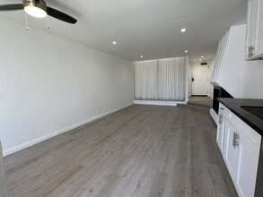 Croft Apartments in West Hollywood, CA - Building Photo - Building Photo