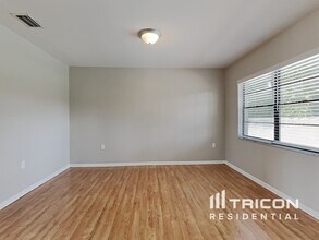 1010 Rochelle Ln in Valrico, FL - Building Photo - Building Photo