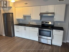 2622 Stevensville Rd in Fort Erie, ON - Building Photo - Building Photo