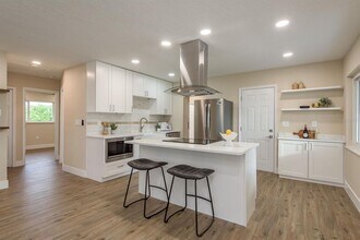 2480 Del Rio Way in Dunedin, FL - Building Photo - Building Photo