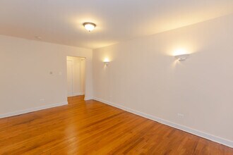 2242 N Monticello Ave in Chicago, IL - Building Photo - Building Photo