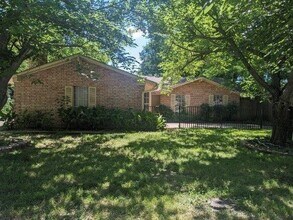 2732 Foxcroft Cir in Denton, TX - Building Photo - Building Photo