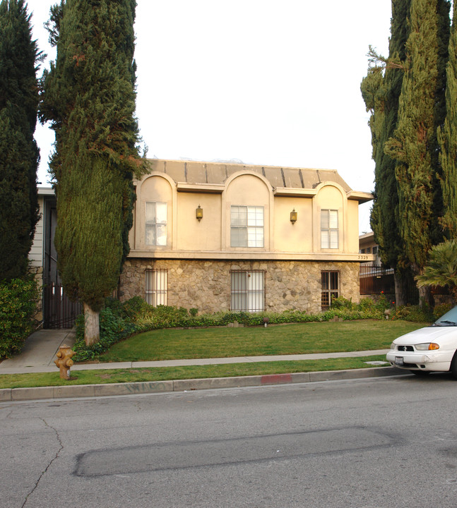 5329-5333 Agnes Ave in Valley Village, CA - Foto de edificio