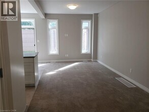 6 Lindsay Wy in Grimsby, ON - Building Photo - Building Photo