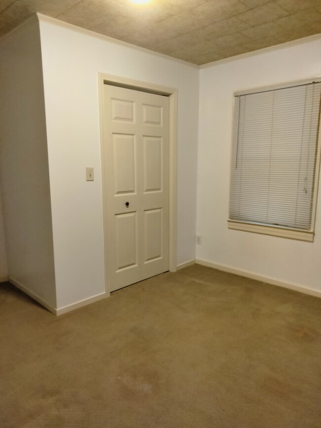 property at 915 Bales Chapel Rd