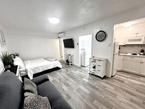 935 S Atlantic Ave in Daytona Beach, FL - Building Photo - Building Photo