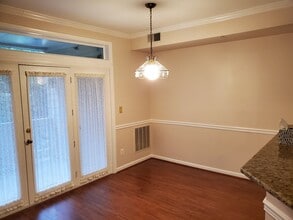 1304 Garden Wall Cir in Reston, VA - Building Photo - Building Photo