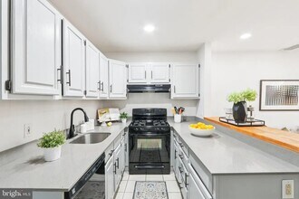 2037 North St in Philadelphia, PA - Building Photo - Building Photo