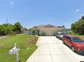 9351 Agate St in Port Charlotte, FL - Building Photo