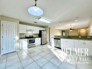 1091 Antigua Cir in Pensacola, FL - Building Photo - Building Photo