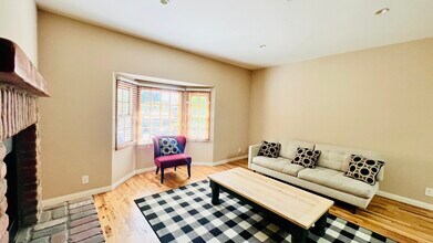 15103 Hartsook St in Sherman Oaks, CA - Building Photo - Building Photo