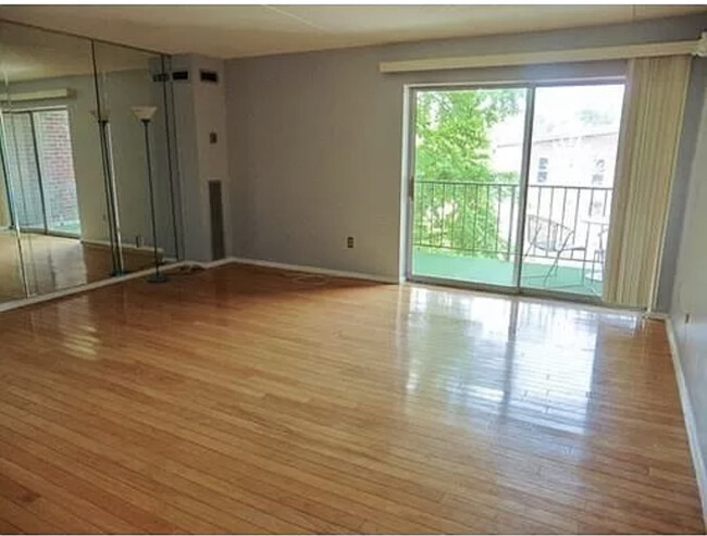5 Broadlawn Park, Unit 410 in Chestnut Hill, MA - Building Photo - Building Photo