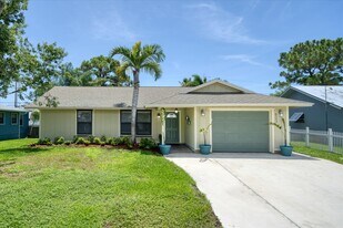 6353 SE Vista Ave in Stuart, FL - Building Photo