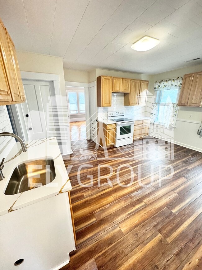 10 Spruce St, Unit 2 in Clinton, MA - Building Photo - Building Photo