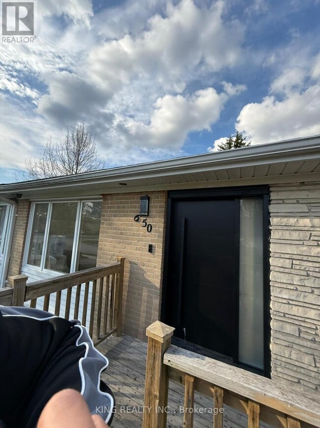 650 Mountview Pl
