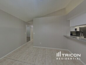 1490 Club Dr in Tarpon Springs, FL - Building Photo - Building Photo