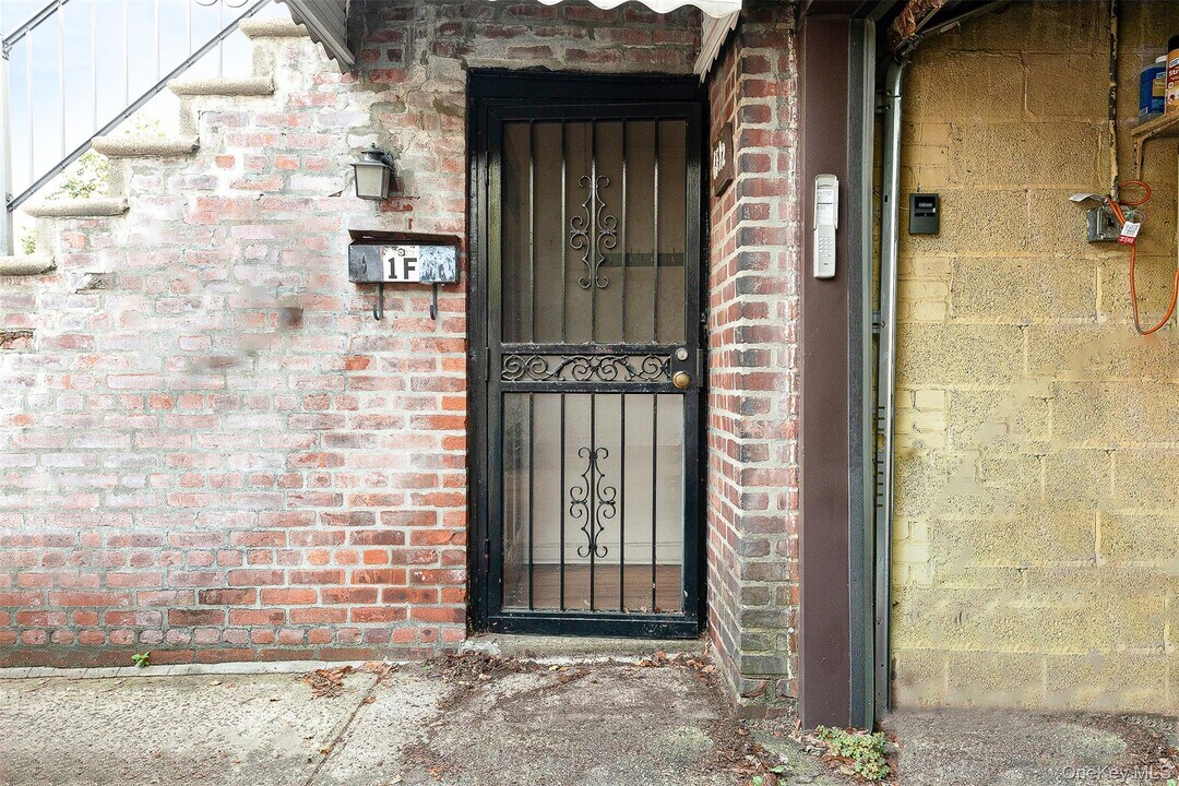 67-12 Selfridge St in Queens, NY - Building Photo