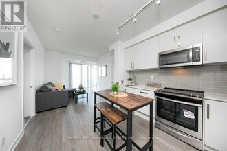 5180 Yonge St in Toronto, ON - Building Photo - Building Photo