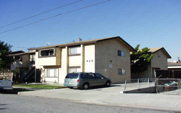 424 W Lohart Ave in Montebello, CA - Foto de edificio