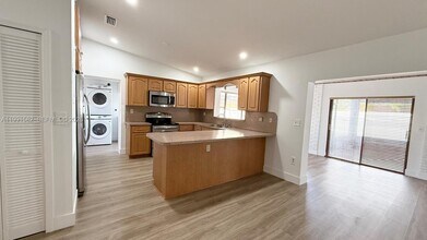 1547 SW 137th Pl in Miami, FL - Building Photo - Building Photo