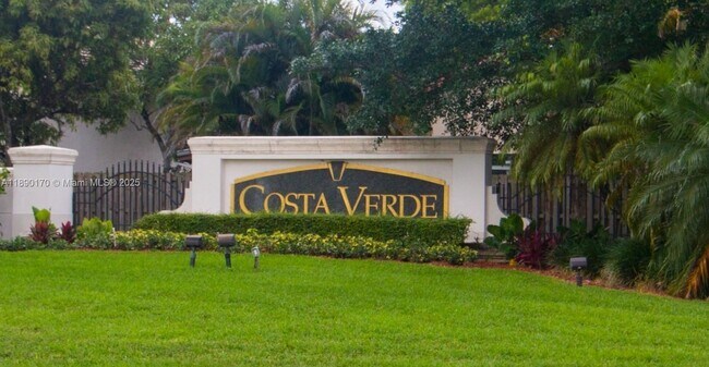 9928 NW 29th Terrace in Doral, FL - Foto de edificio - Building Photo