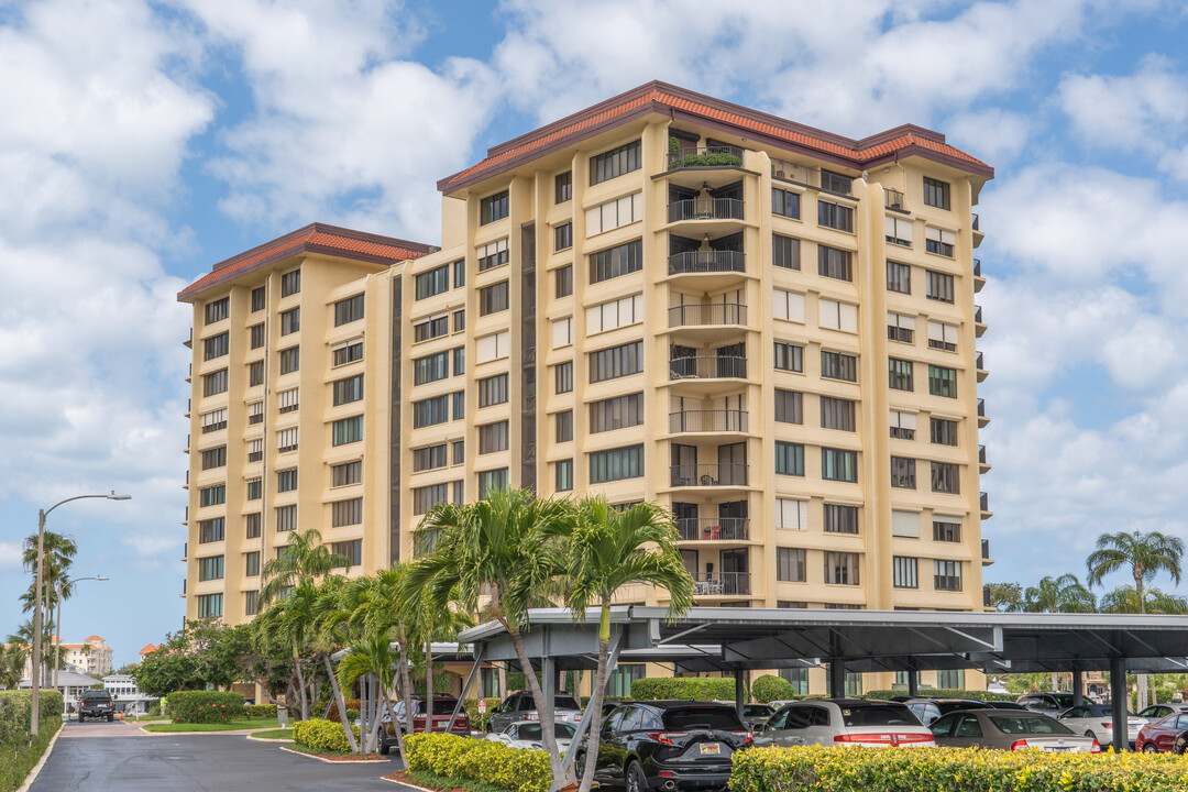 700 Island Way in Clearwater, FL - Foto de edificio