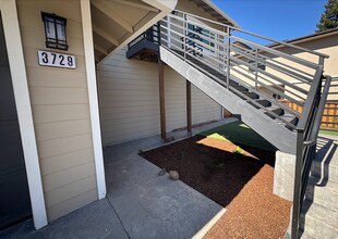 3729 Cannes Pl in Santa Rosa, CA - Foto de edificio - Building Photo