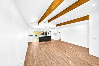 3302 Norwood Hill Rd in Austin, TX - Foto de edificio - Building Photo