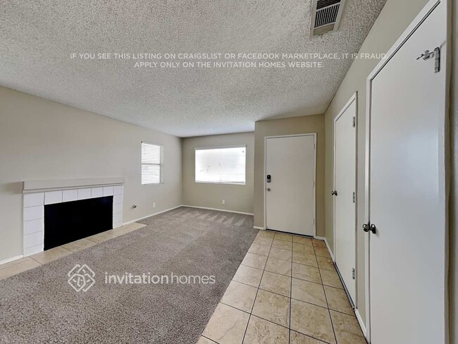 9702 Forest Ave in Bloomington, CA - Foto de edificio - Building Photo