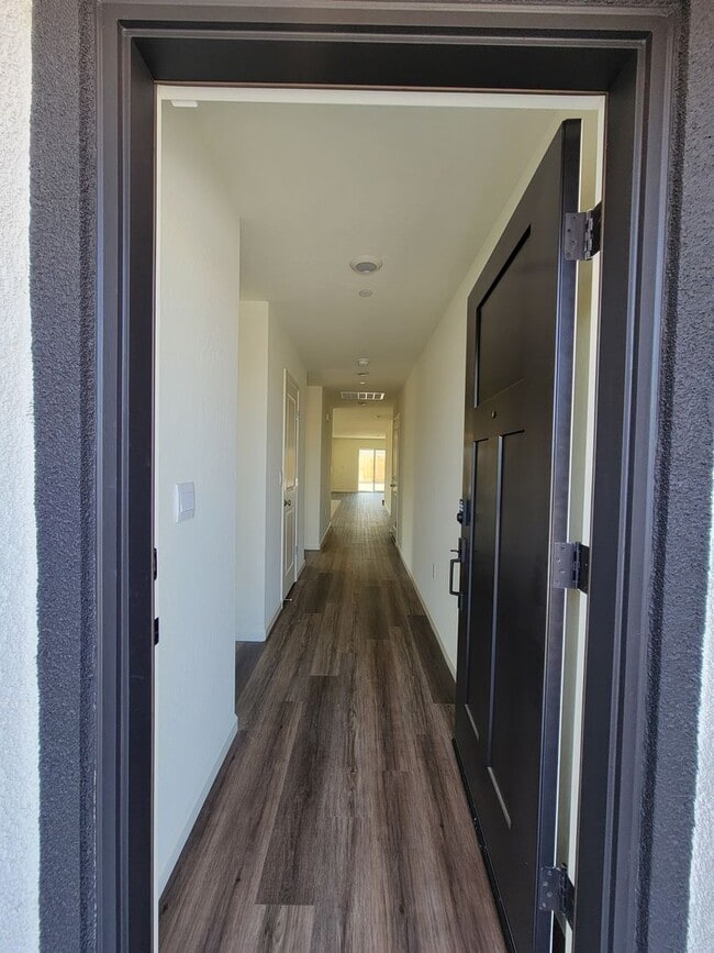 1113 Spyglass St in Tulare, CA - Building Photo - Building Photo